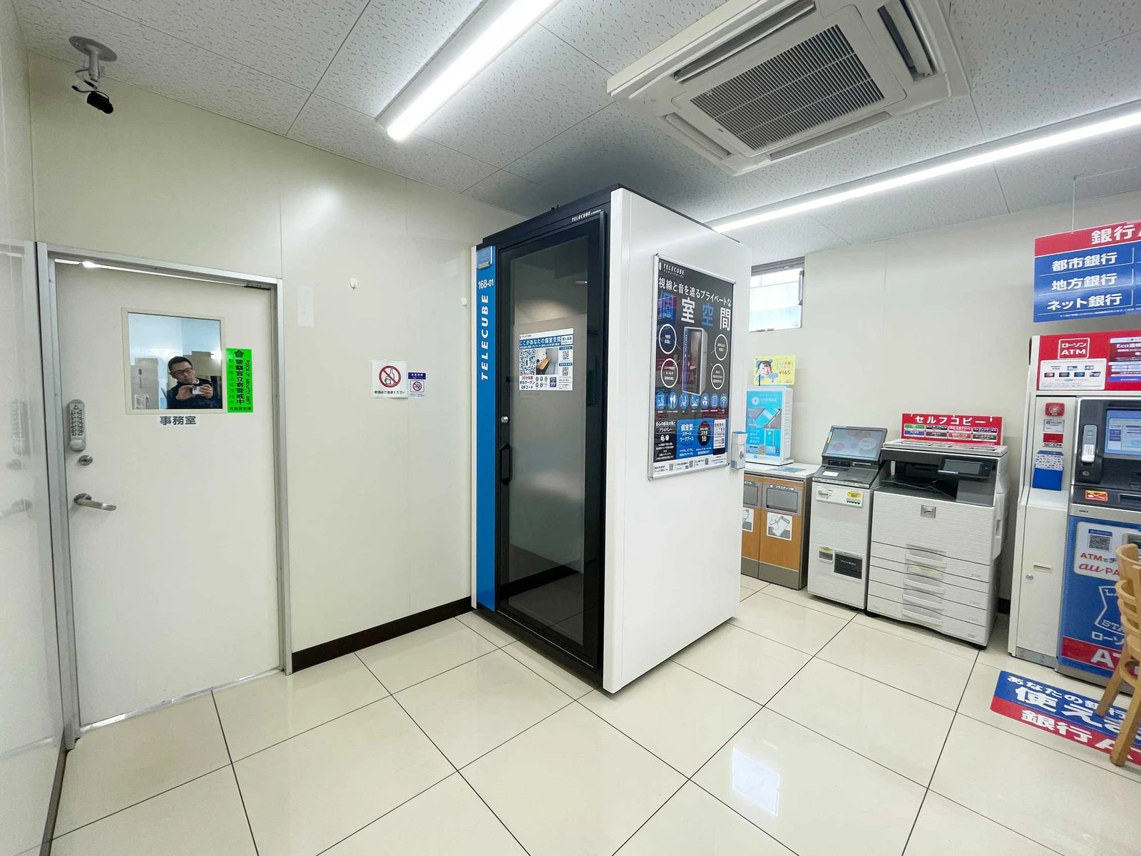 ローソン 月島駅前店 2Fイートインコーナー 1