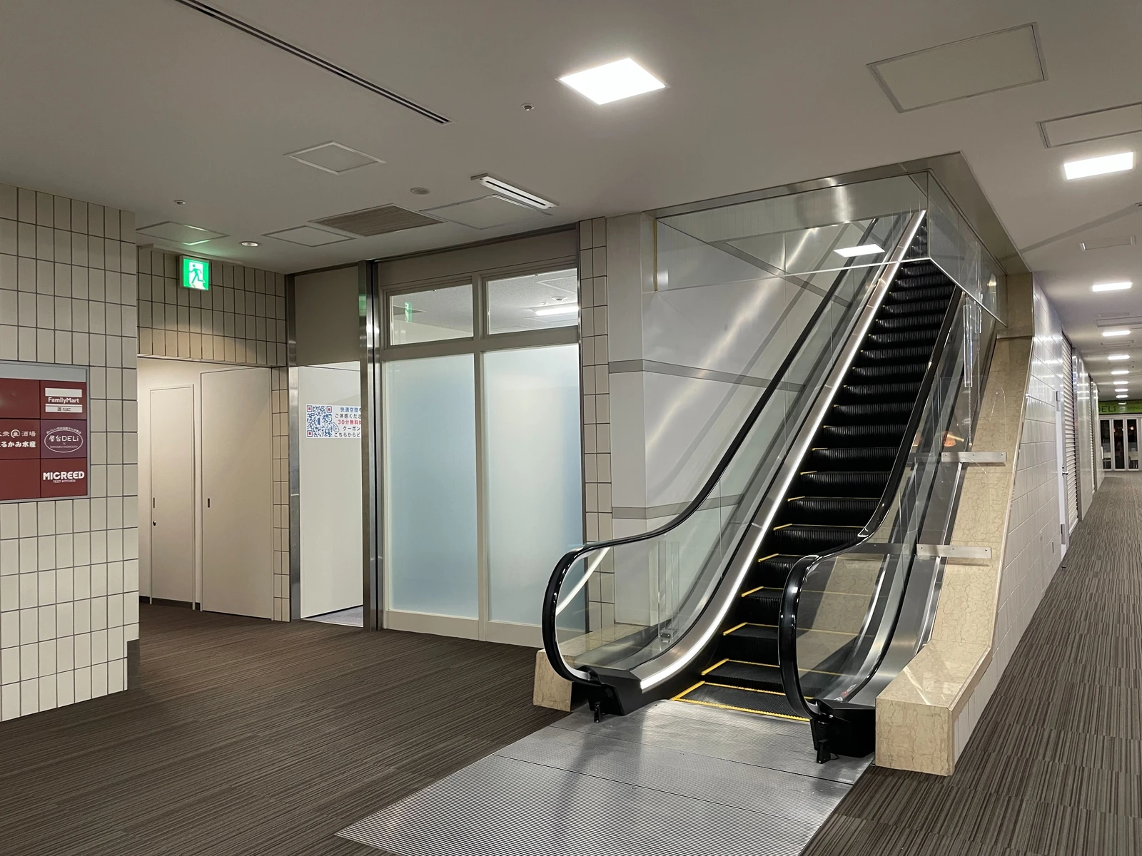 新宿モノリス 2